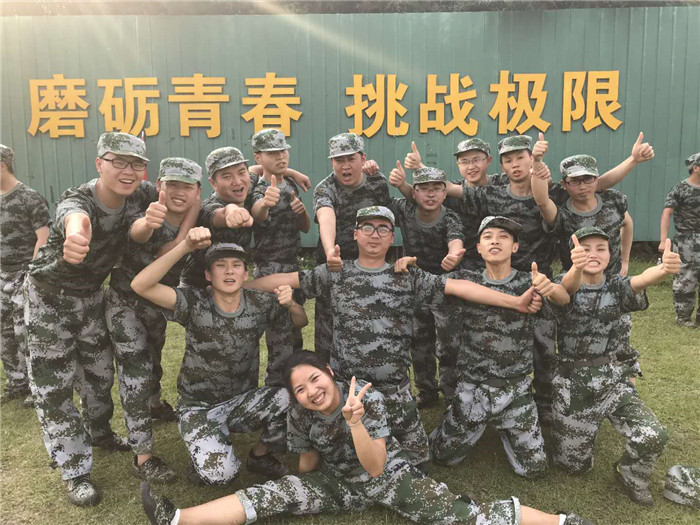 顧通全員軍訓風采